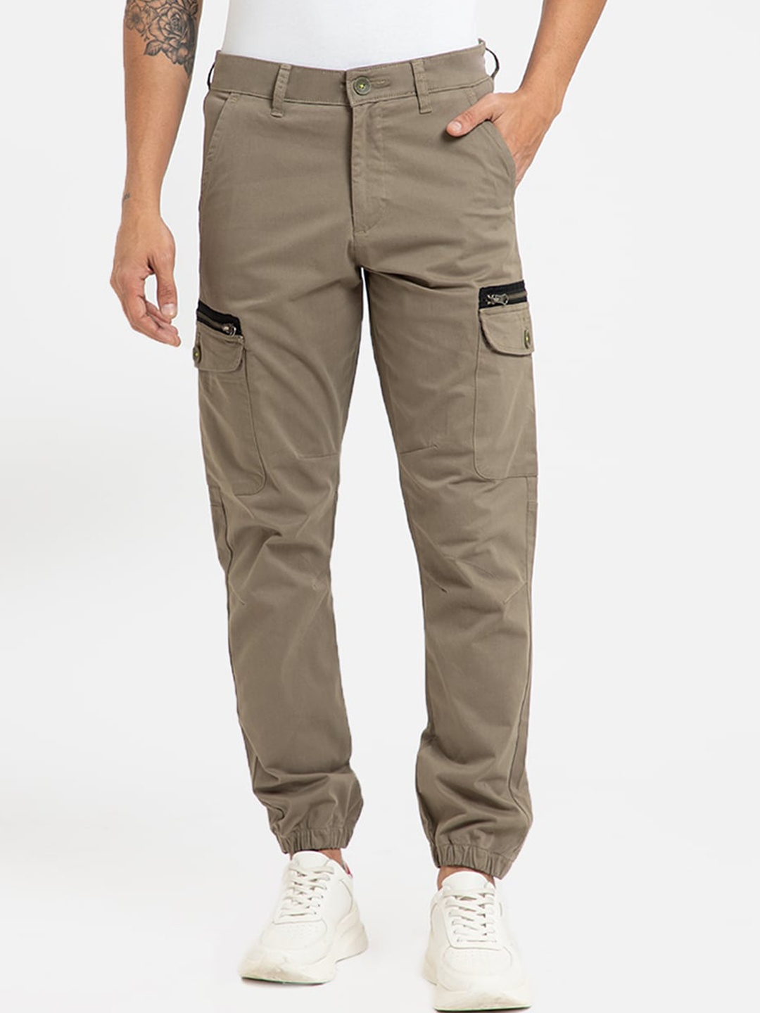 

Banana Club Men Mid-Rise Easy Wash Cotton Cargo Trousers, Brown