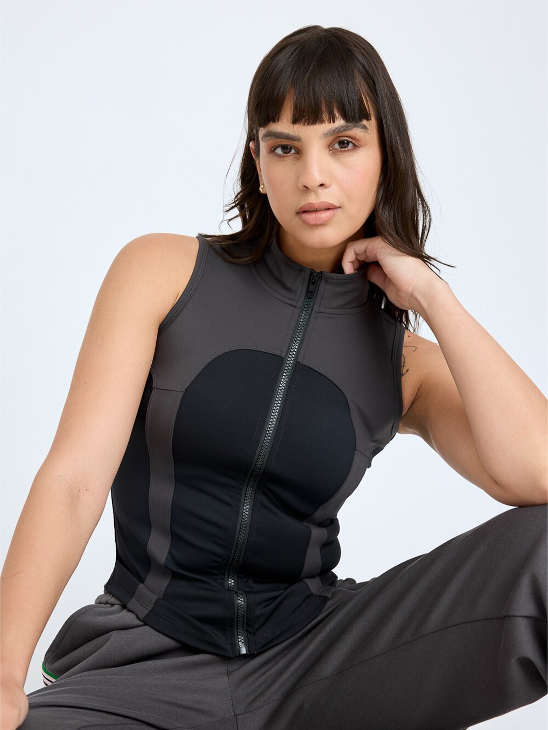 

FREAKINS Active black zipper top