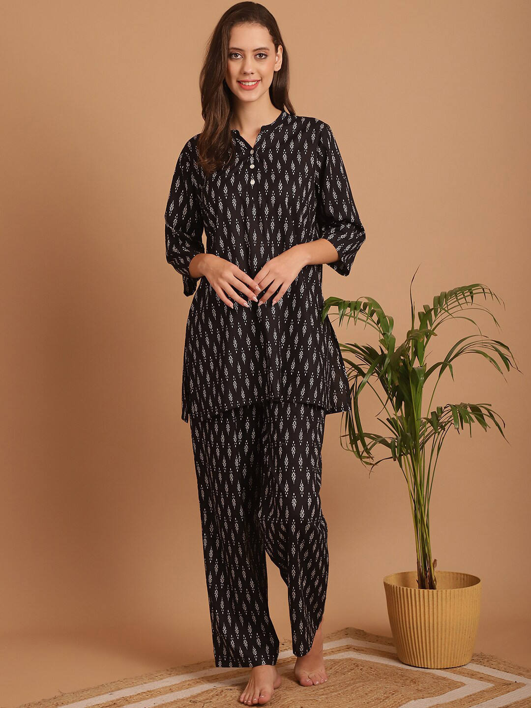 

Indreams Ethnic Printed Pure Cotton Night Suit, Black