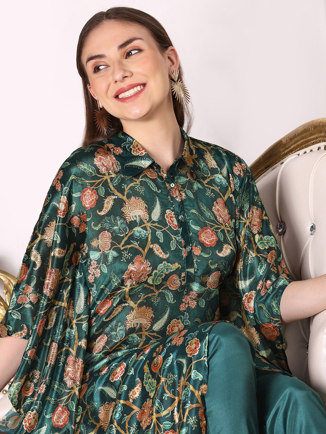 

Ishin Green Floral Printed Asymmetric Kimono Sleeve Kaftan Kurta with Trousers