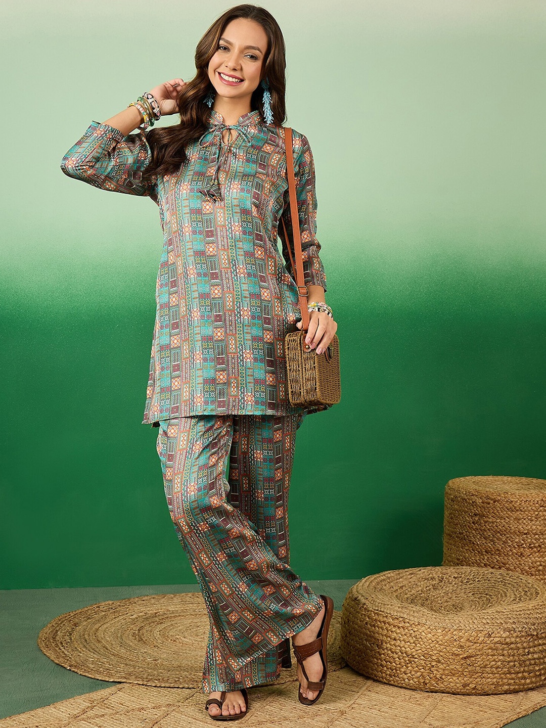 

Sangria Printed Kurti With Trousers Set, Green