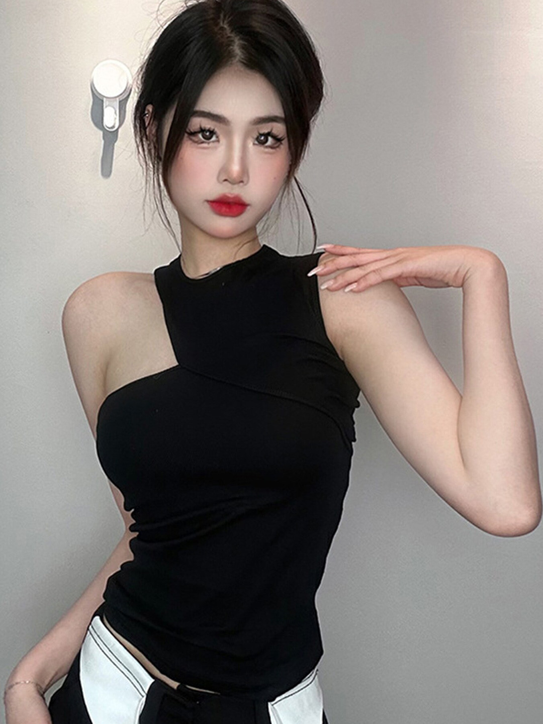 

LULU & SKY Round Neck Fitted Crop Top, Black