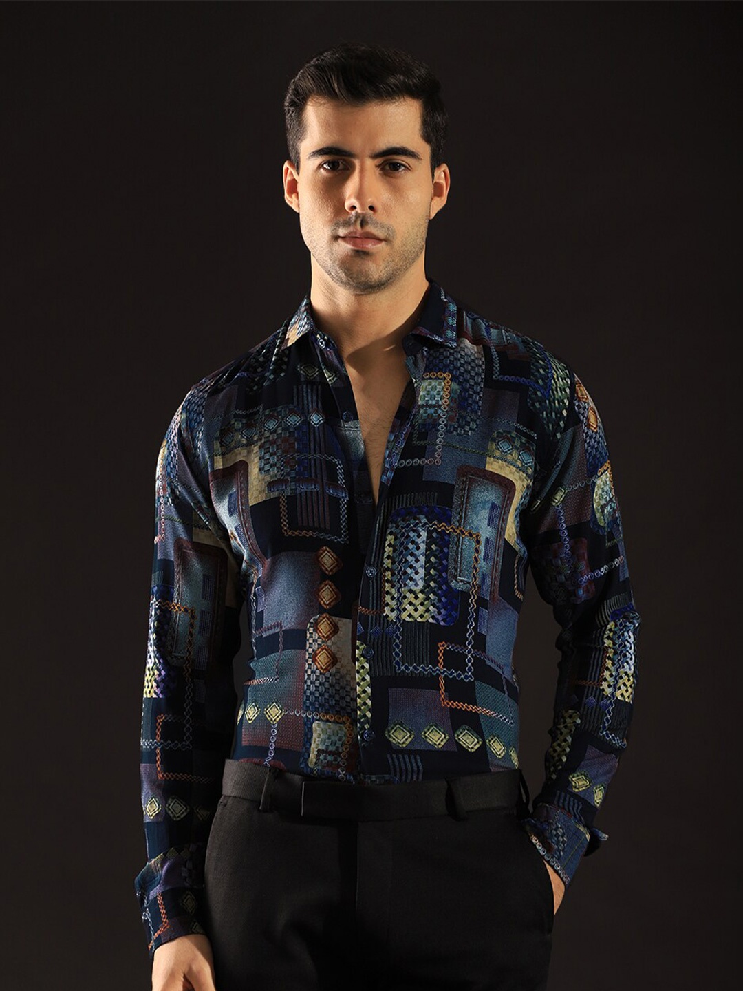 

Banana Club Geometric Printed Spread Collar Casual Shirt, Blue