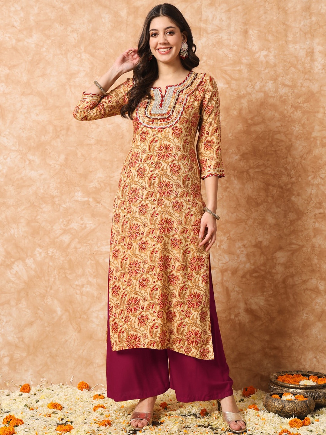

Meeranshi Floral Printed Kurta, Beige