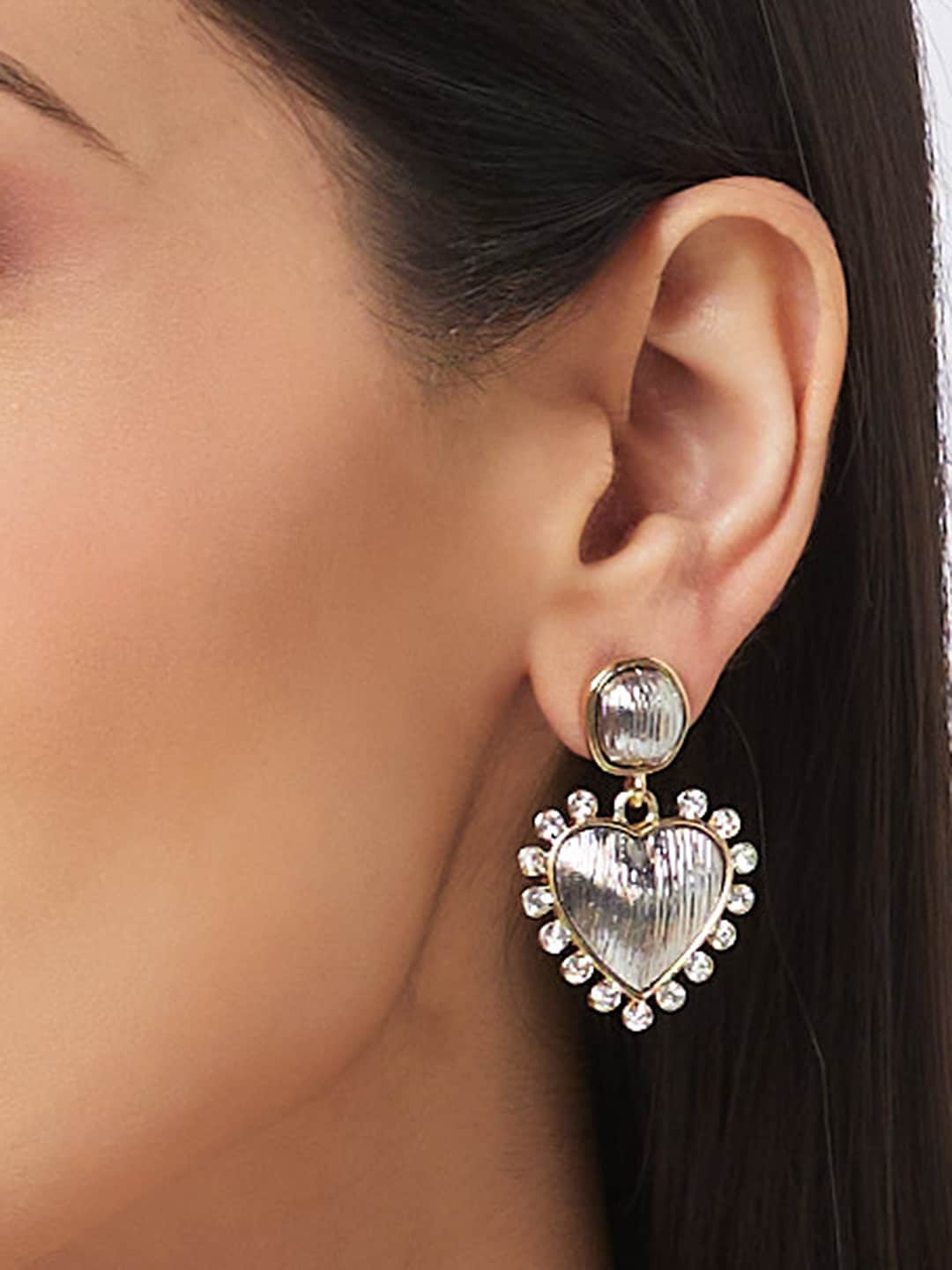 

Globus Gold Toned Artificial Stones Gold Plated Drop Earrings