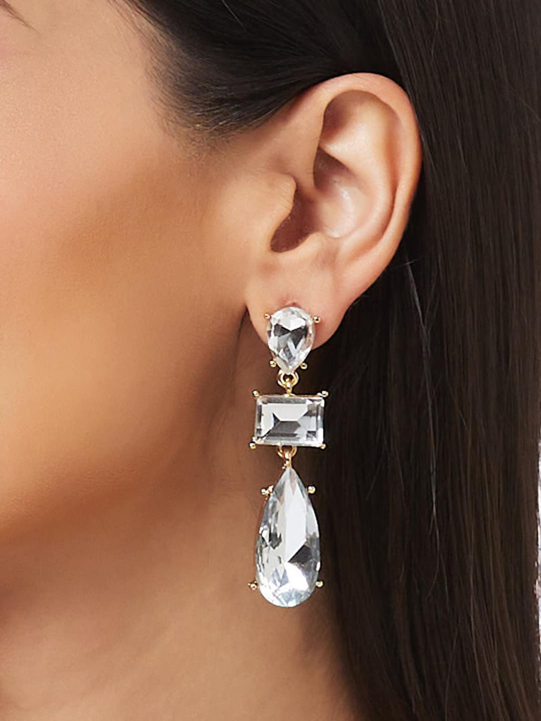 

Globus Gold-Plated Teardrop Shaped Drop Earrings