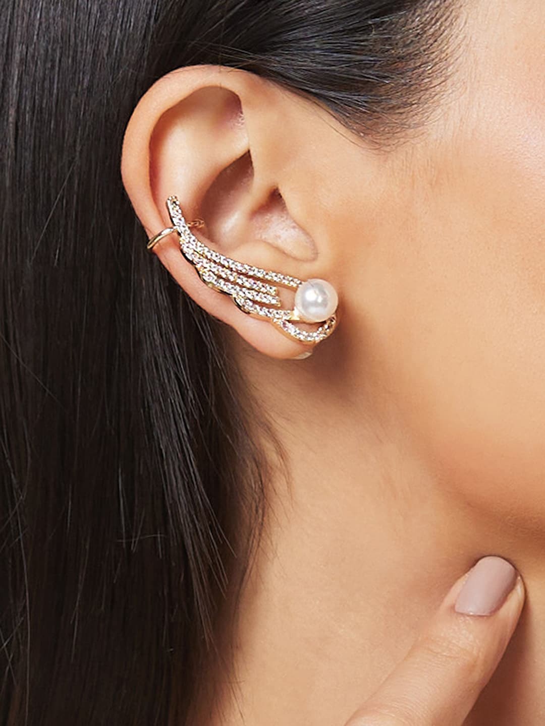 

Globus White Stone Studded & Beaded Gold-Plated Contemporary Ear Cuff