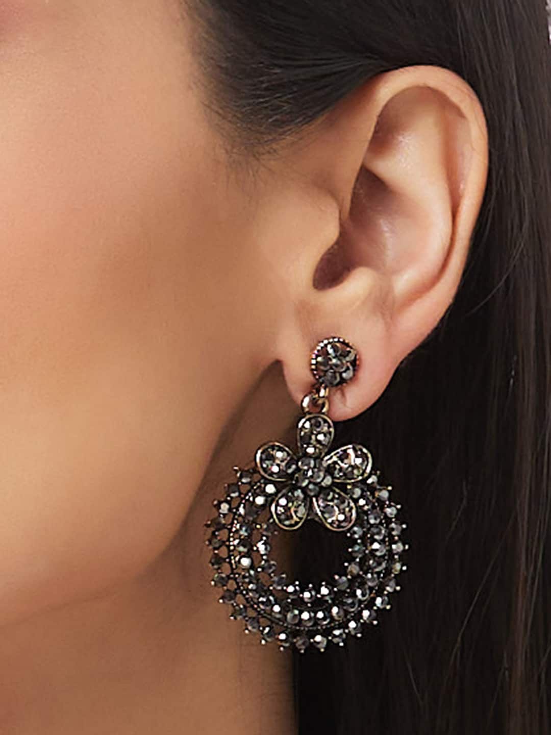 

Globus Gold-Plated Circular Chandbalis, Black