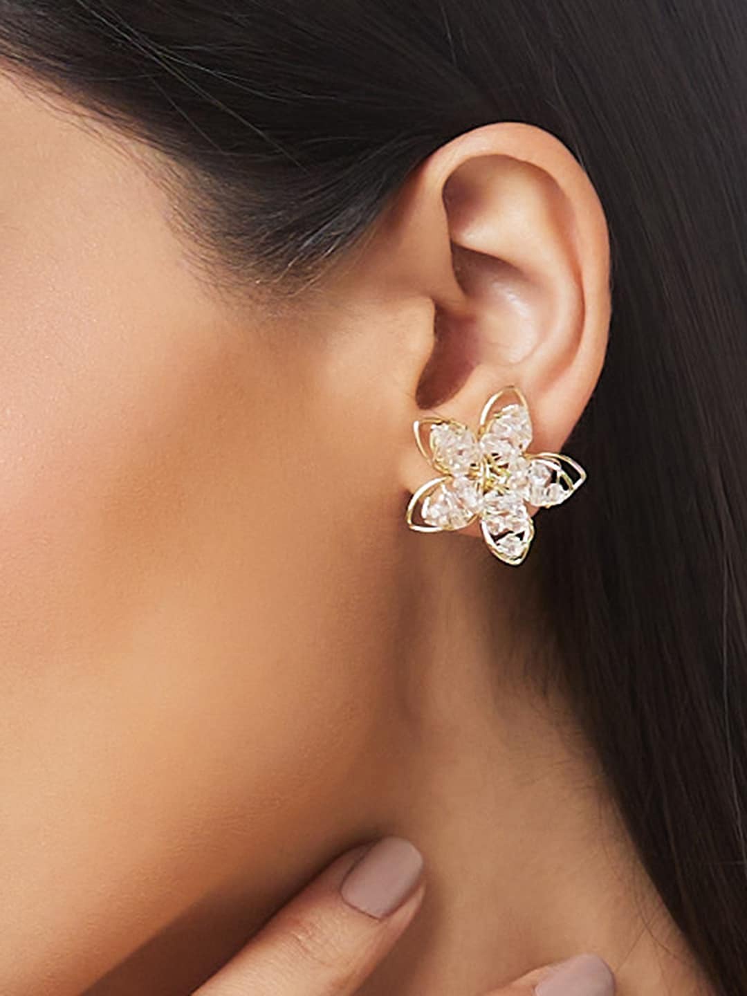 

Globus Gold-Plated Artificial Beads Floral Stud Earrings