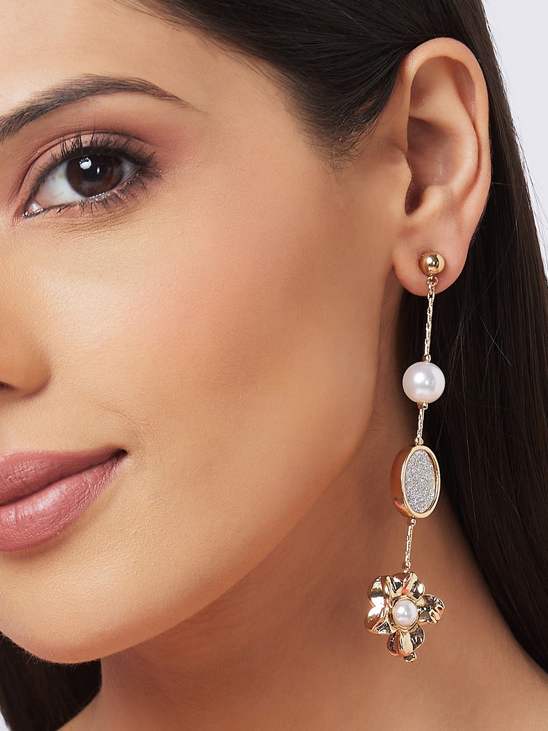 

Globus Gold-Plated Artificial Beads-Beads Classic Drop Earrings