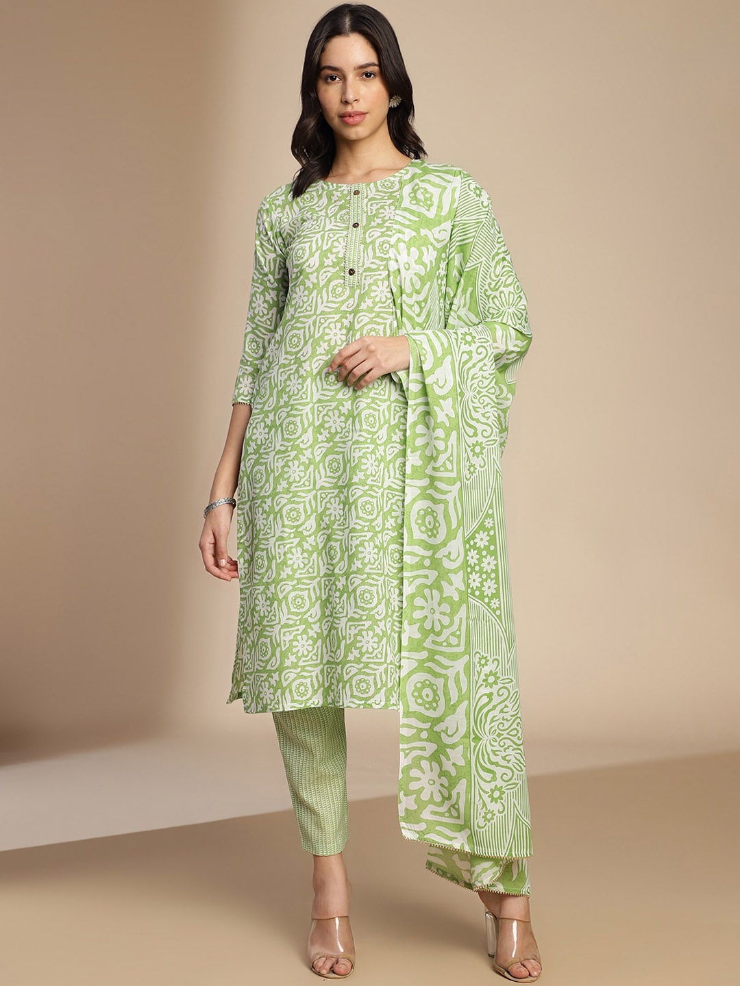 

Saanjh Green & Off White Floral Printed Regular Kurta with Trousers & With Dupatta