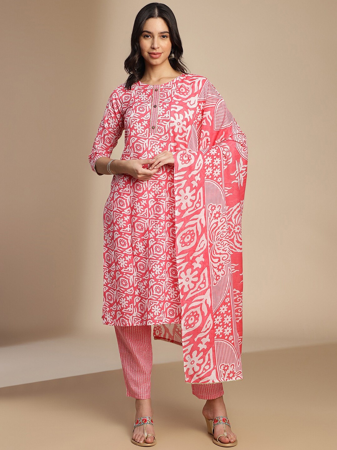 

Saanjh Pink & White Floral Printed Regular Kurta with Trousers & With Dupatta