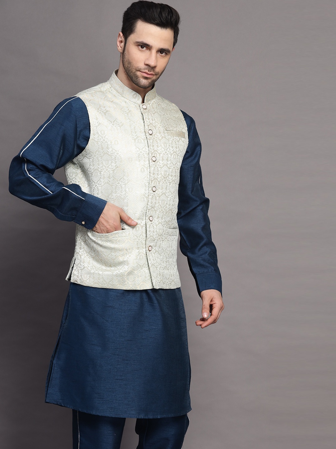 

Utsav Fashion Mandarin Collar Long Sleeves Straight Kurta with Pyjamas & Jacket, Teal