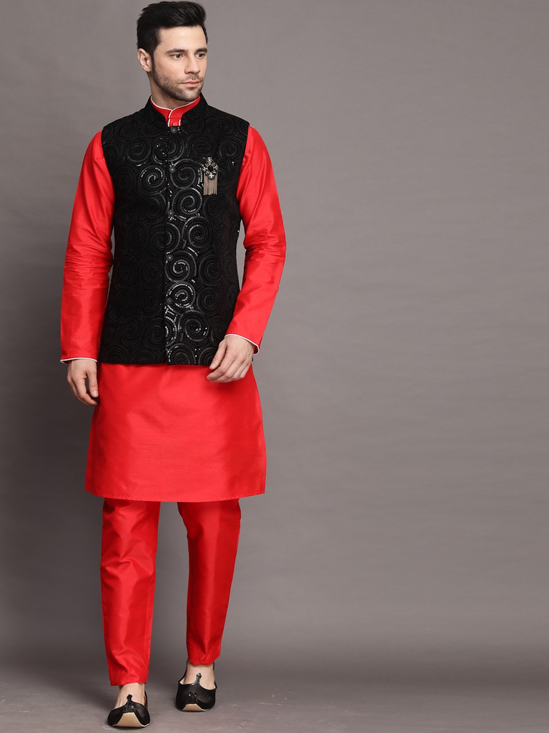 

Utsav Fashion Mandarin Collar Long Sleeves Straight Kurta with trouser & Jacket, Red