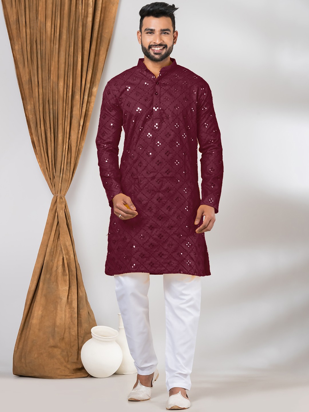 

Angroop Ethnic Motifs Regular Sequinned Kurta with Pyjamas, Magenta