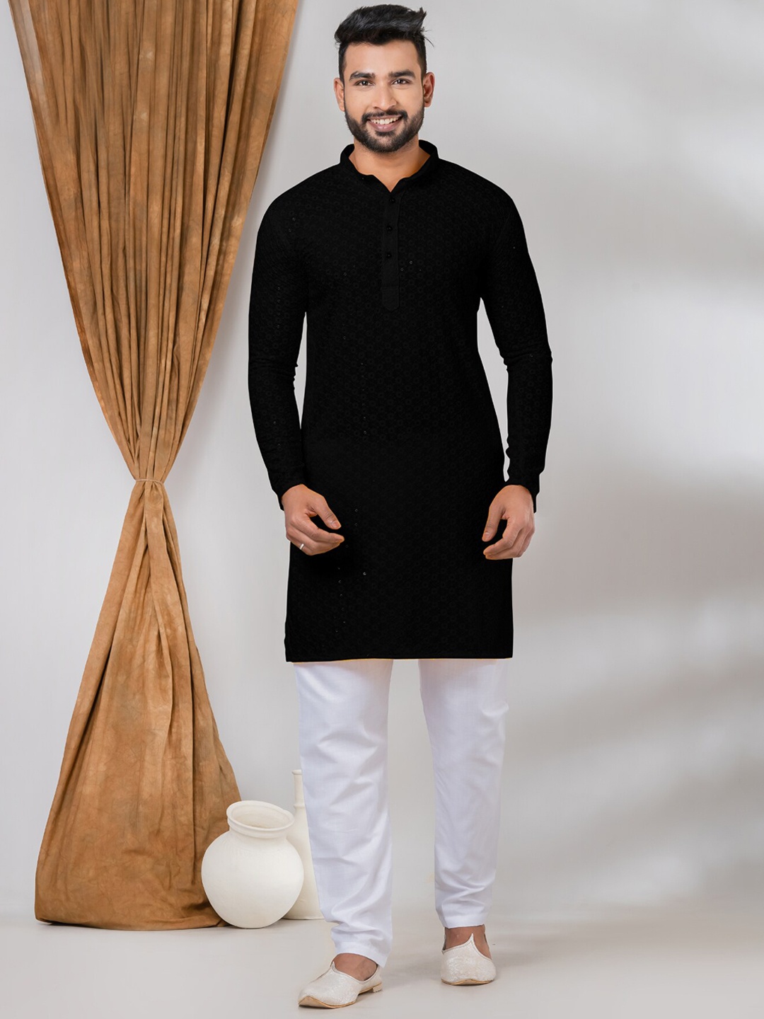 

Angroop Regular Kurta with Pyjamas, Black