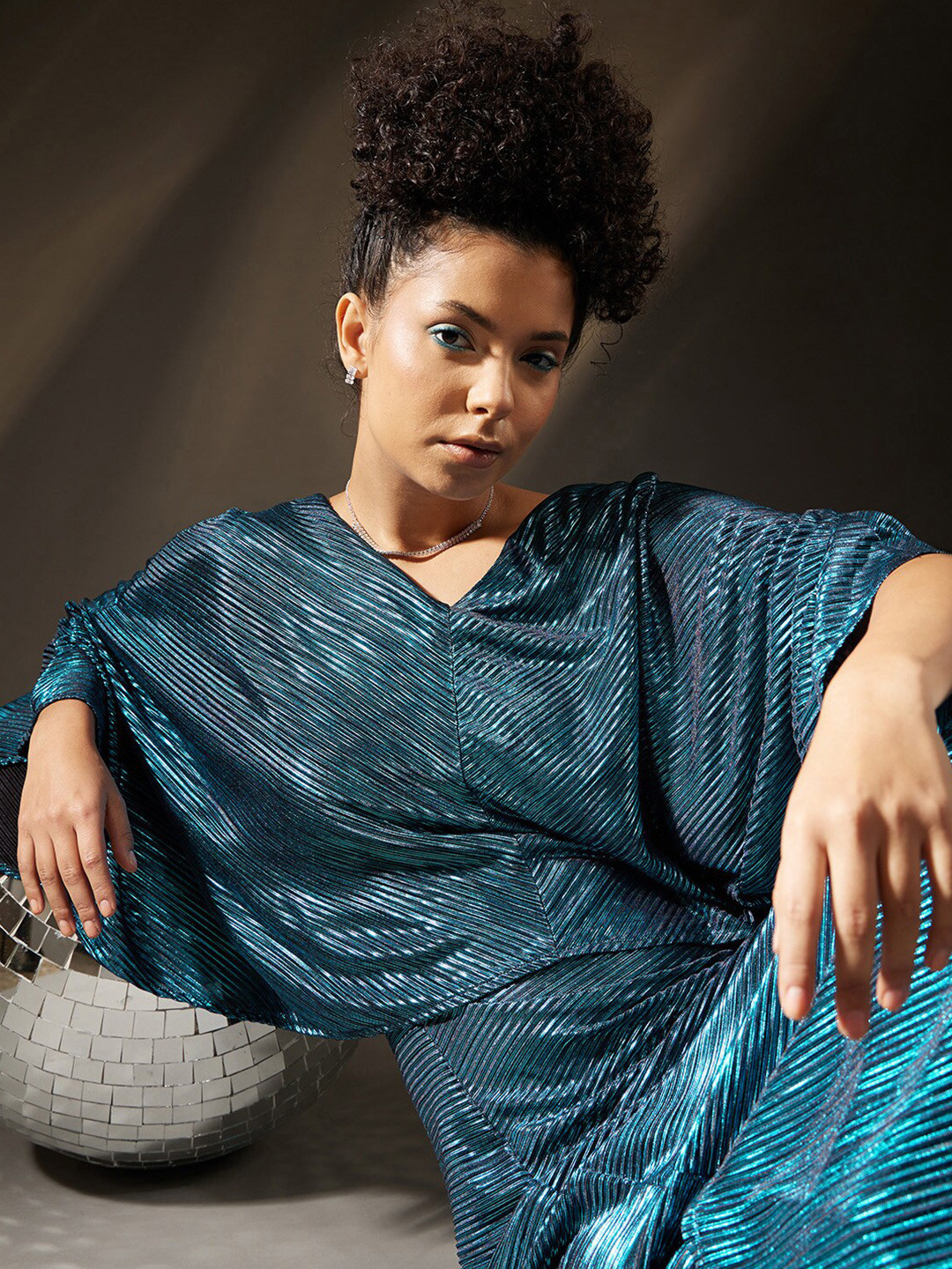 

ATRAENTA Striped V-Neck Cape Sleeves Accordion Pleated Maxi Satin Dress, Navy blue