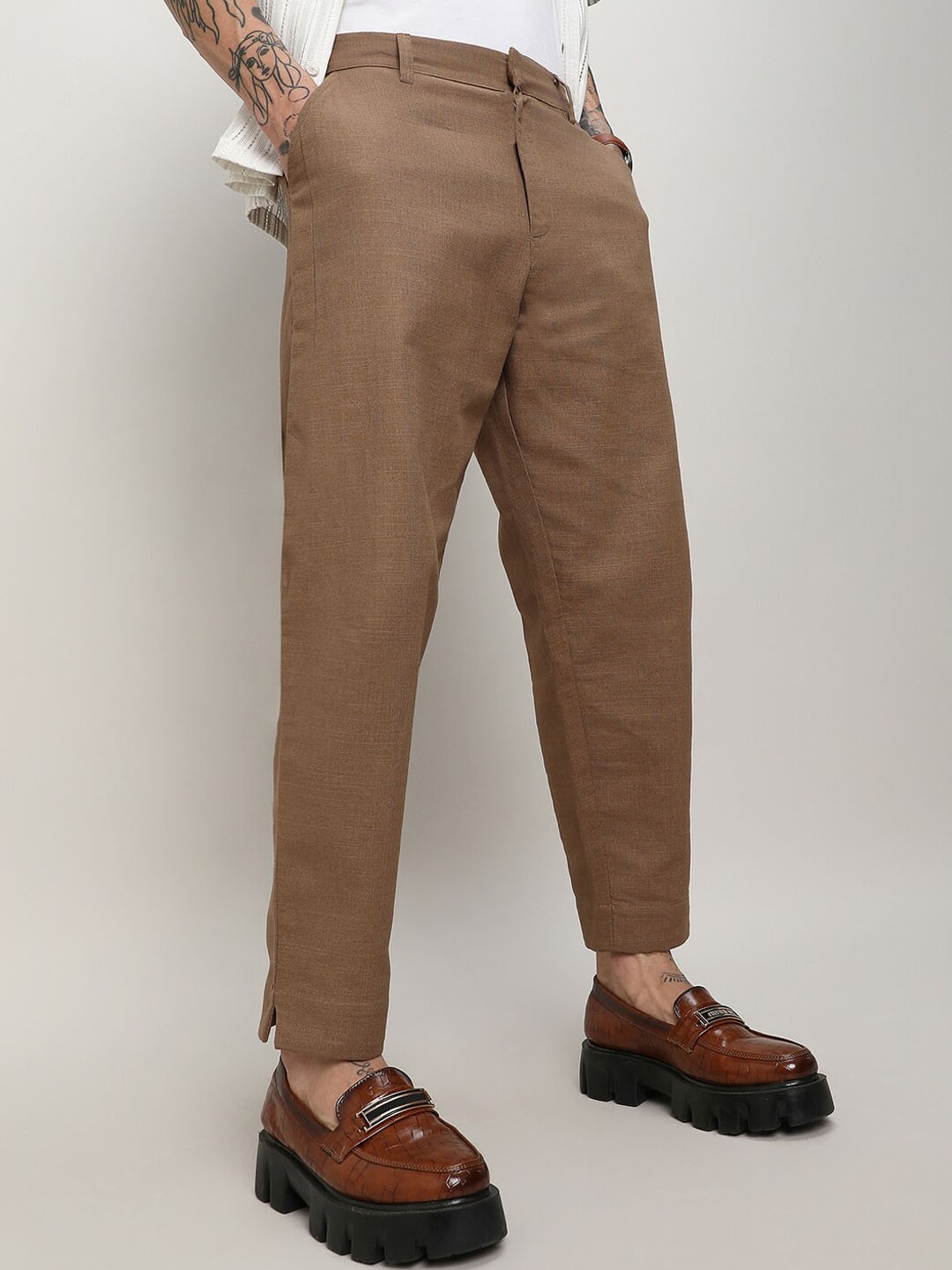 

Campus Sutra Men Relaxed Mid Rise Easy Wash Cotton Trousers, Brown