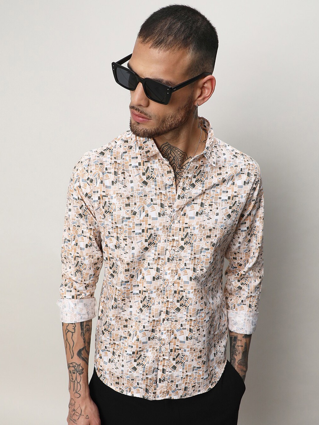 

Campus Sutra Beige Classic Geometric Printed Cotton Casual Shirt