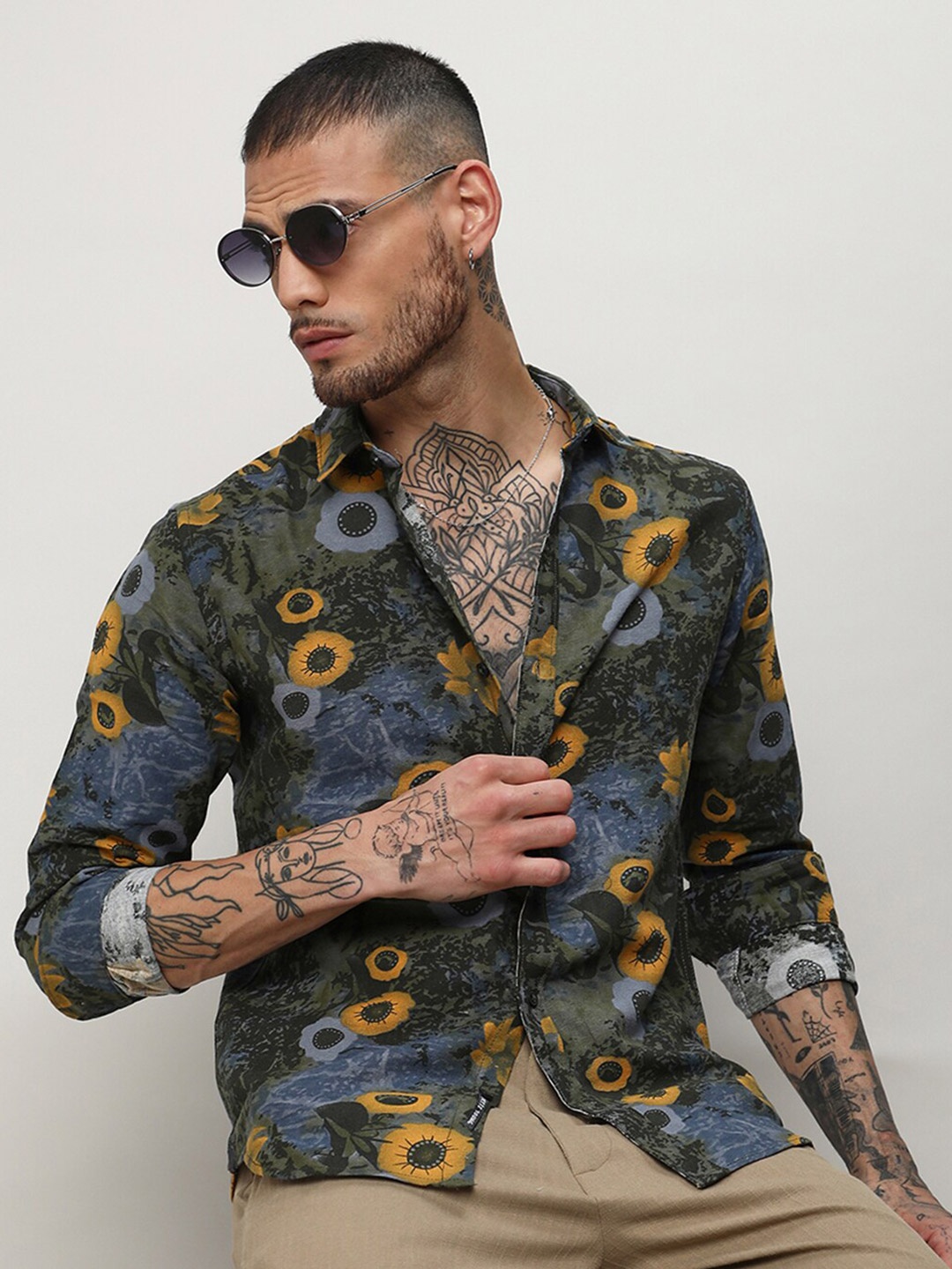 

Campus Sutra Classic Floral Printed Spread Collar Casual Shirt, Green