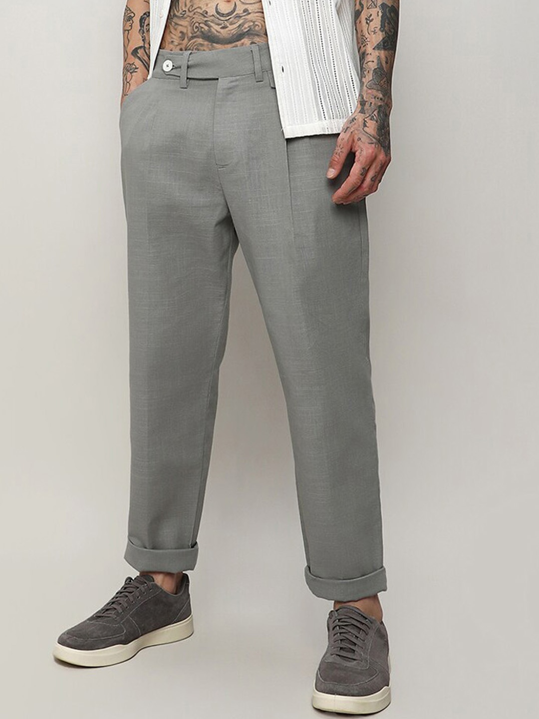 

Campus Sutra Men Relaxed Mid Rise Easy Wash Cotton Trousers, Grey