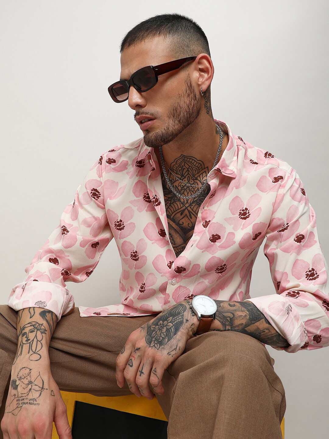 

Campus Sutra Pink Classic Floral Printed Spread Collar Long Sleeves Casual Shirt