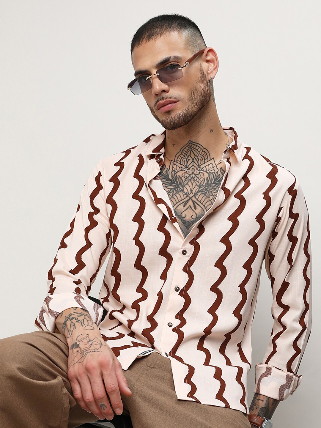 

Campus Sutra Off White Classic Abstract Printed Casual Shirt