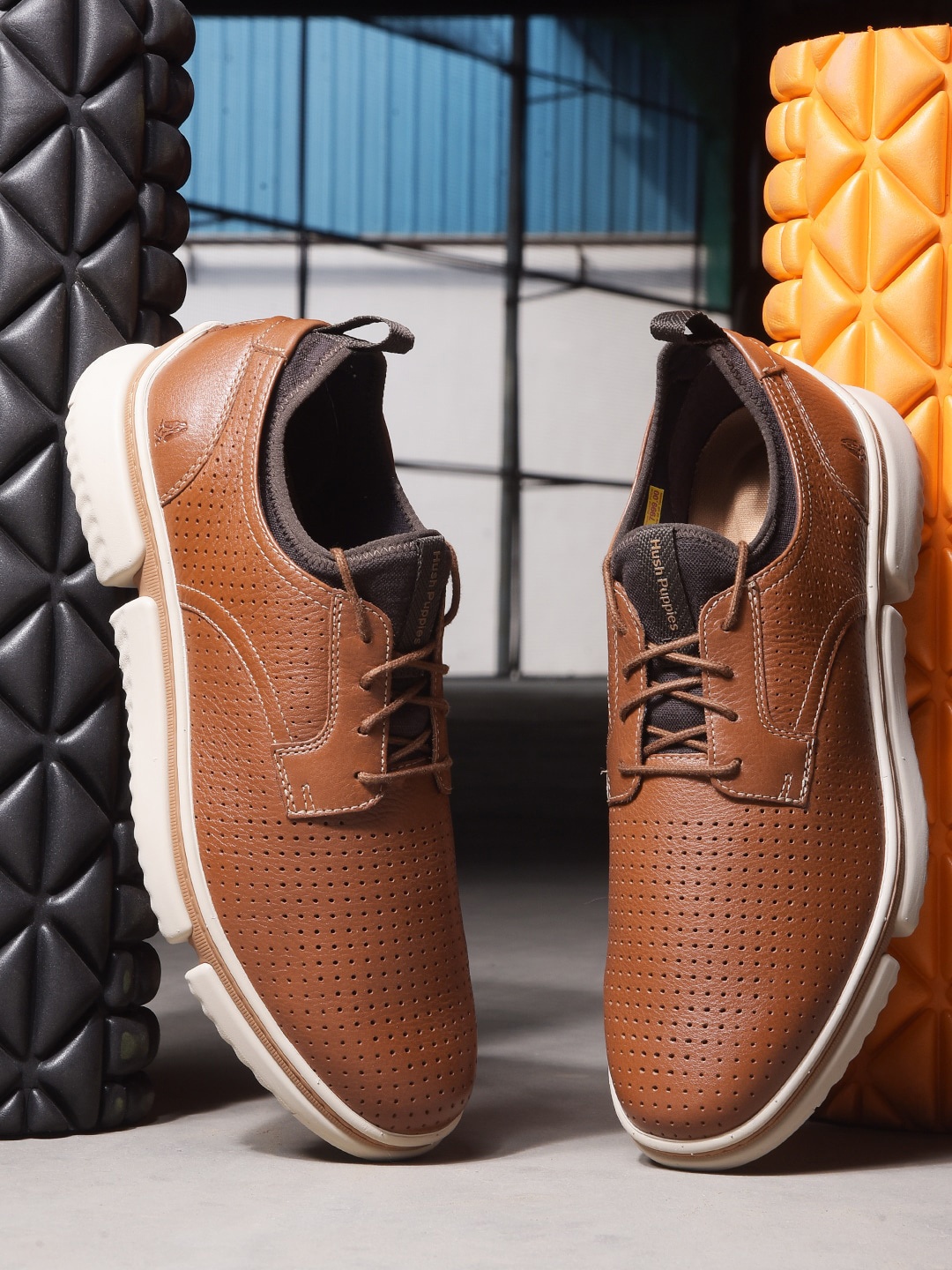 

Hush Puppies Men Perforations Round Toe Leather Sneakers, Tan