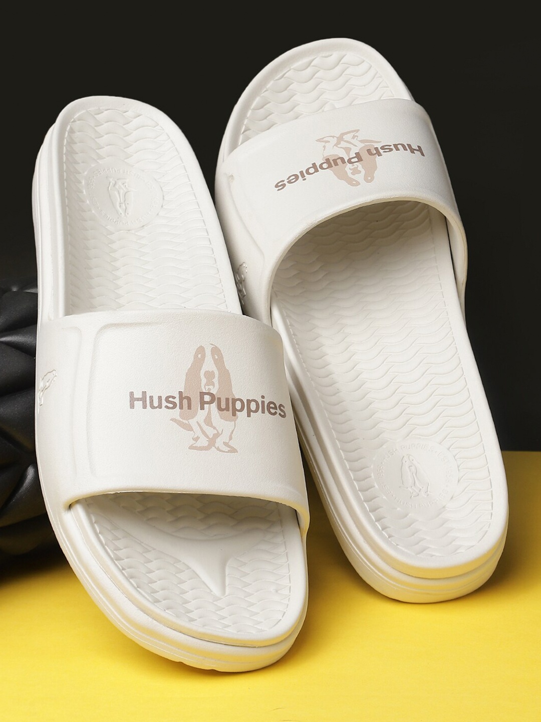 

Hush Puppies Men Printed Rubber Sliders, Beige