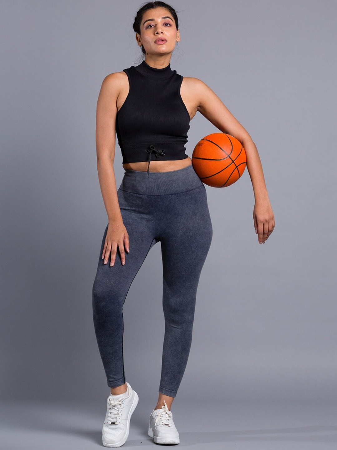 

Belonge Women Skinny-Fit Moisture Wicking Ankle-Length Gym Tights, Black