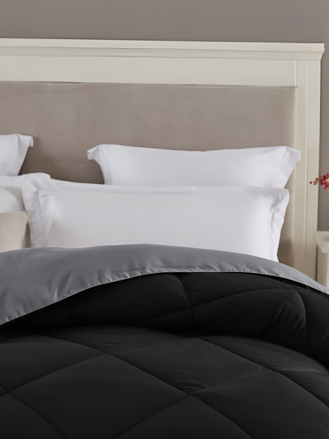

Comfowell Black & Grey Heavy Winter 233 GSM Single Bed Comforter