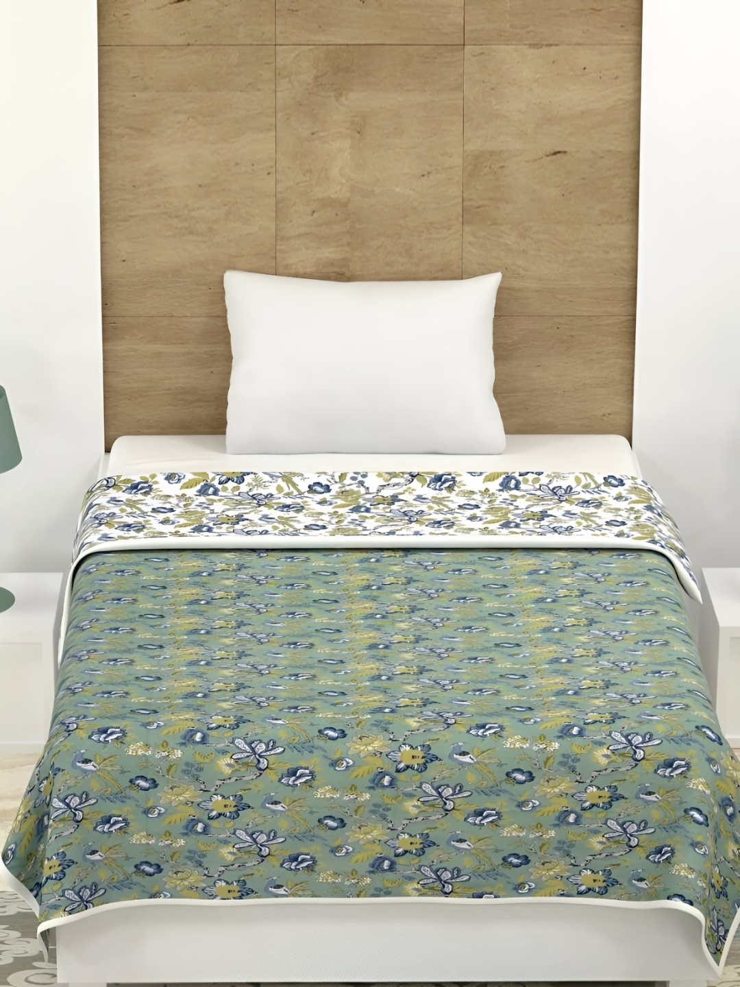 

Comfowell White & Green Ethnic Motifs AC Room 150 GSM Double Bed Dohar