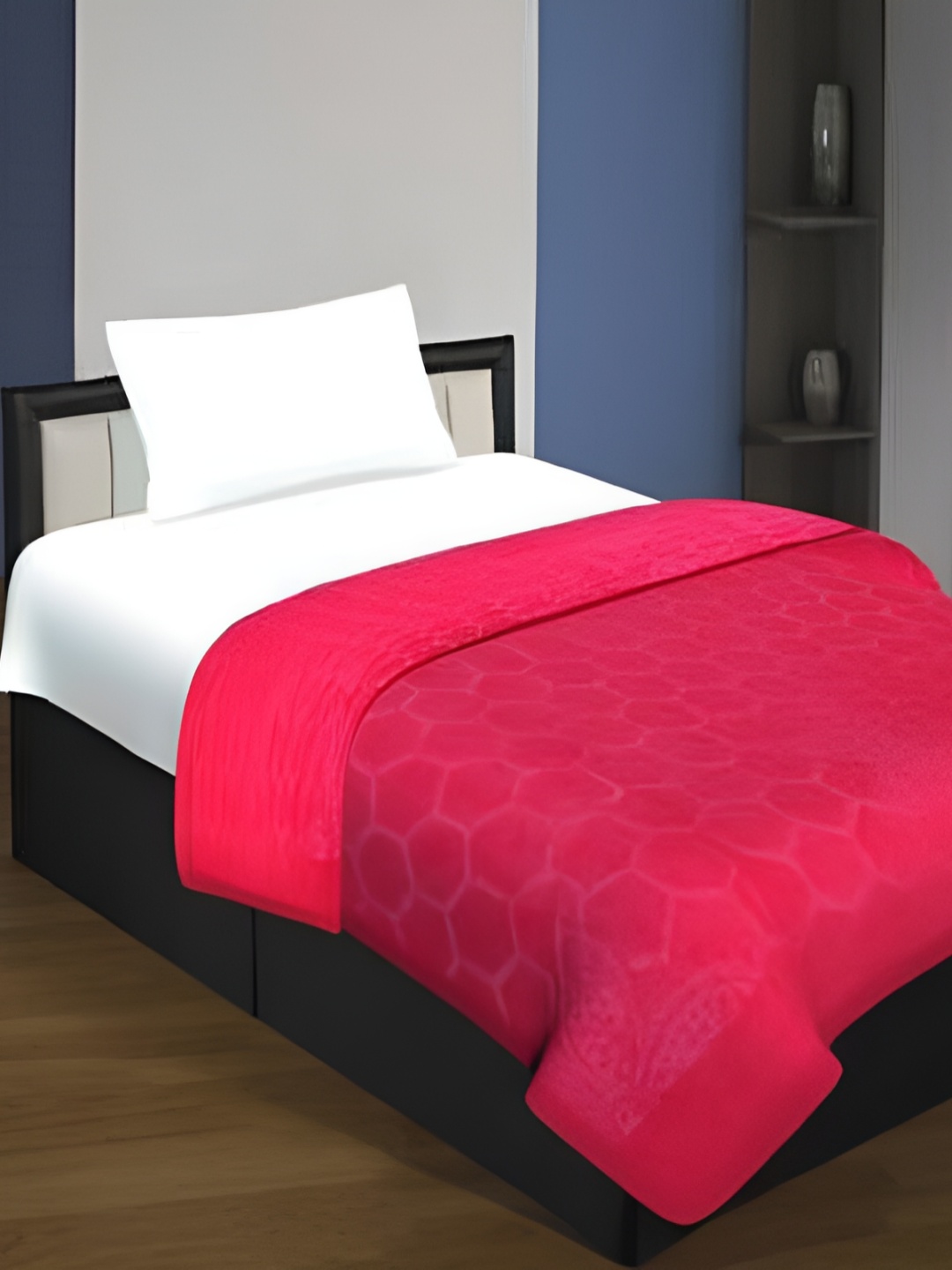 

Comfowell Pink Geometric Heavy Winter 233 GSM Double Bed Blanket