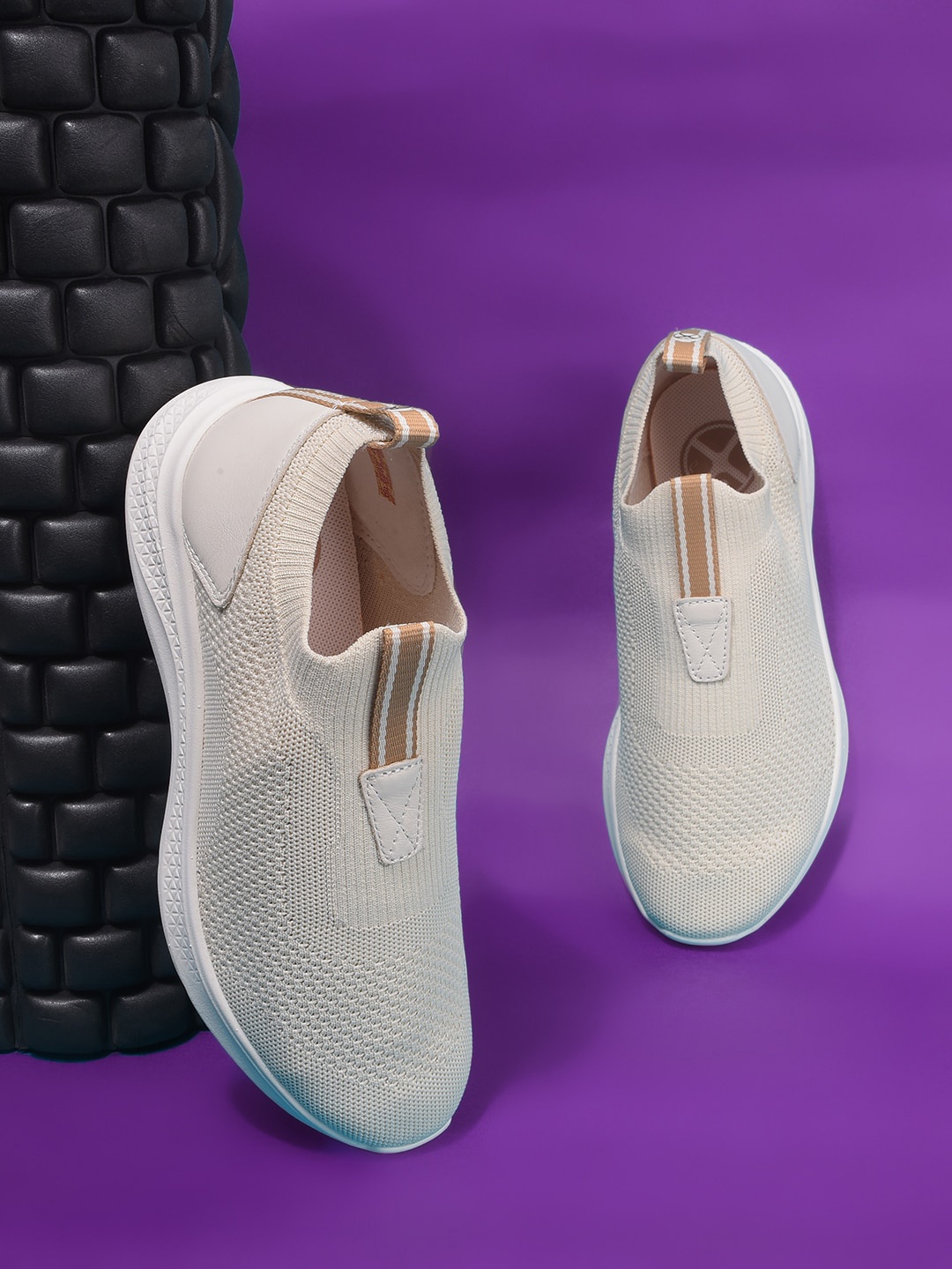 

Hush Puppies Women Textured Round Toe Textile Slip-On Sneakers, Beige