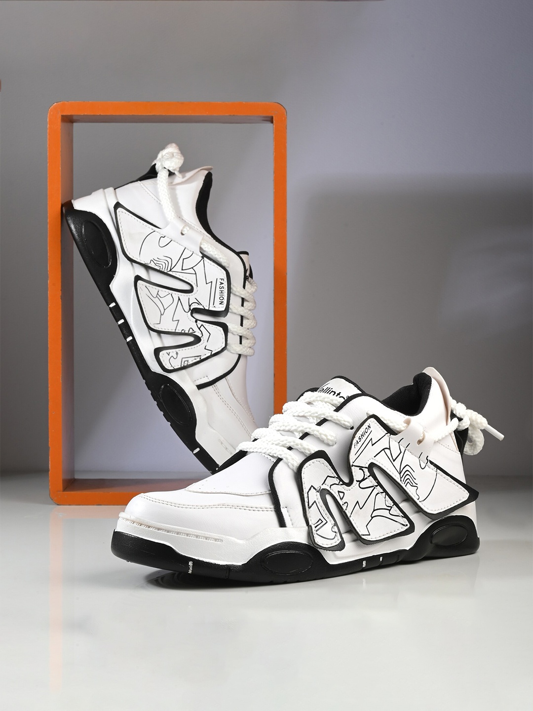 

Vellinto Men Textured Lace-Up Running Shoes, White