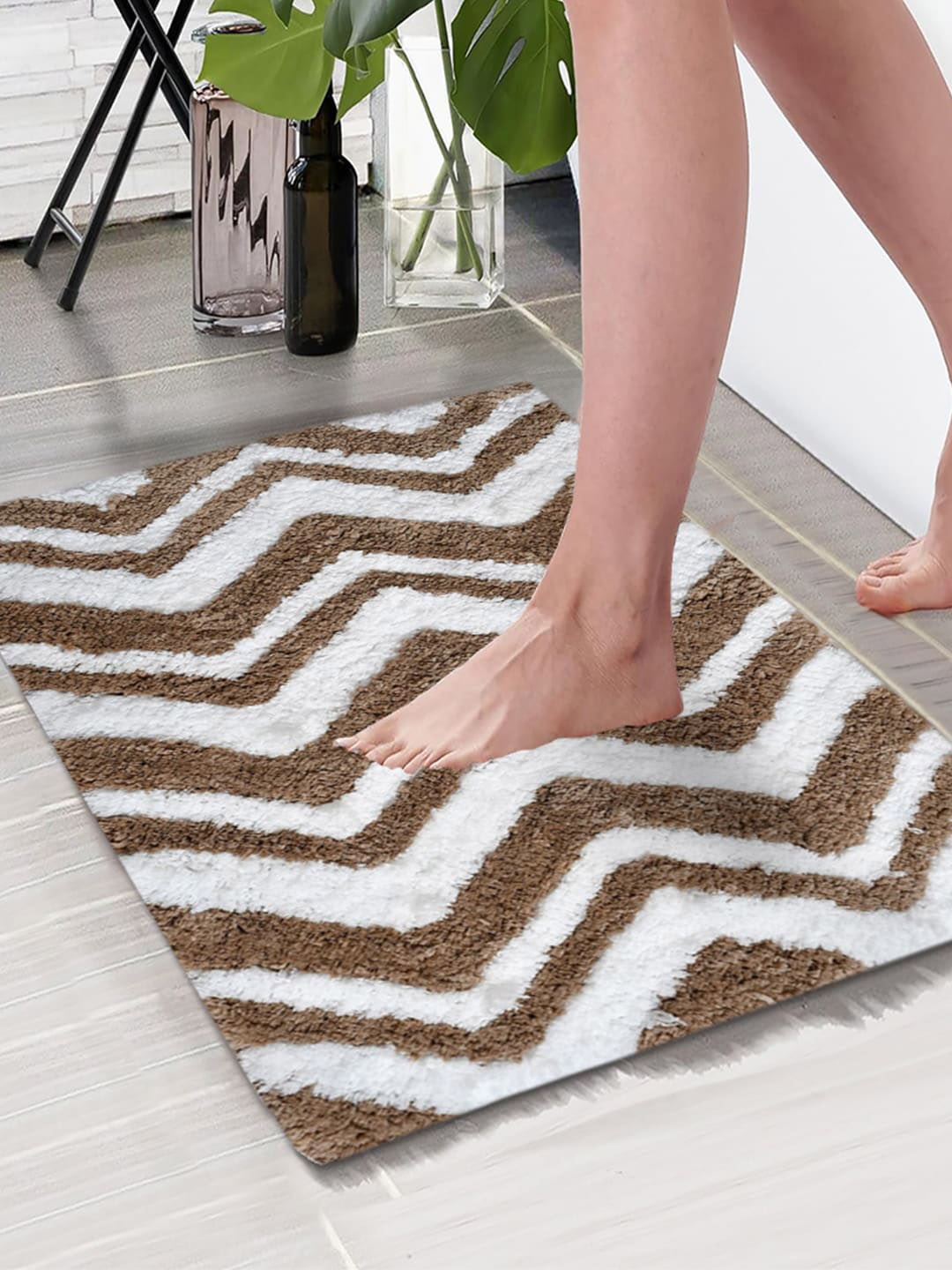 

Aura Coffee Brown & White Chevron Printed 1850 GSM Anti Skid Bath Rug