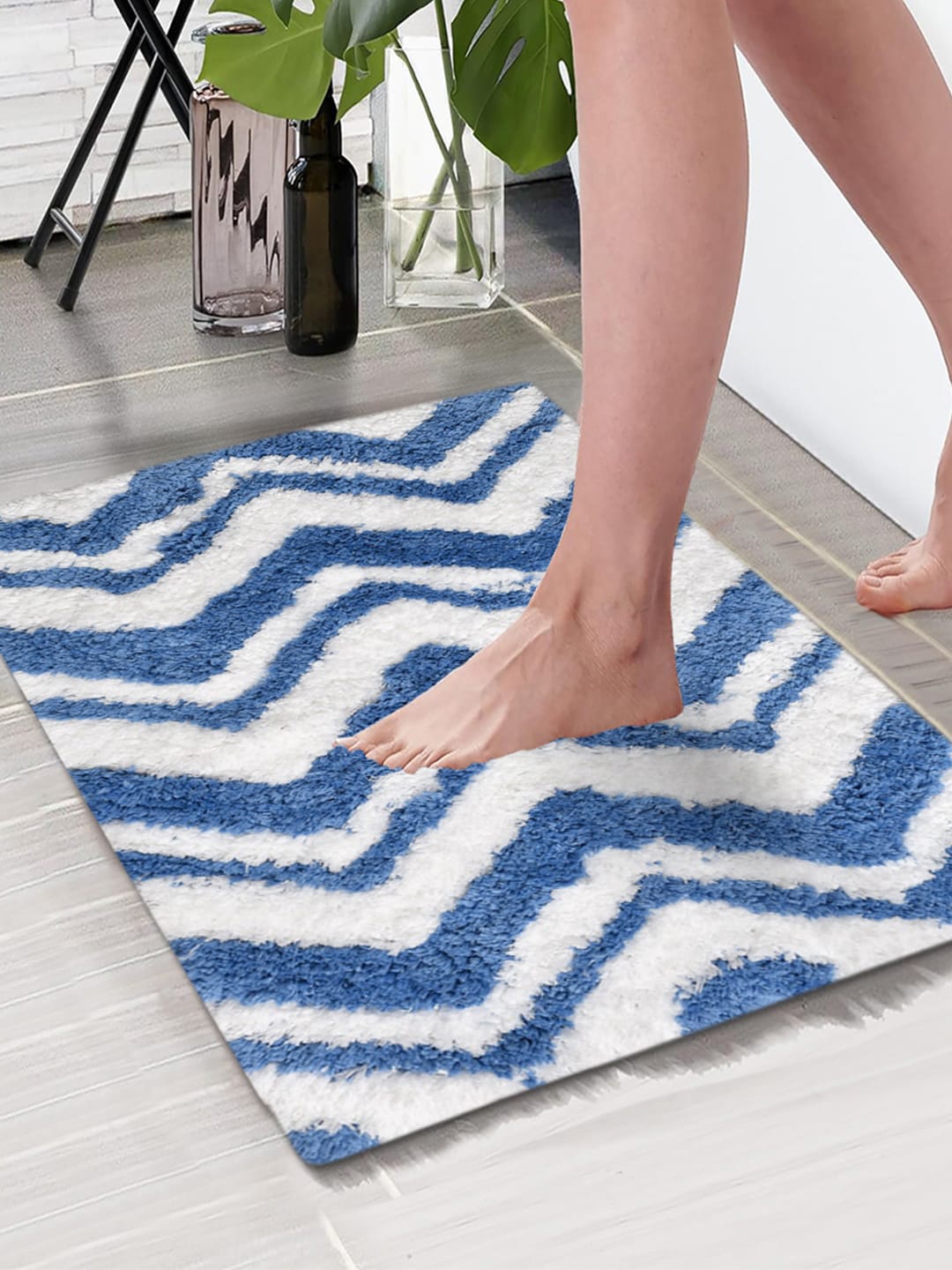 

Aura Turquoise Blue & White Chevron 1850 GSM Large Bath Mat