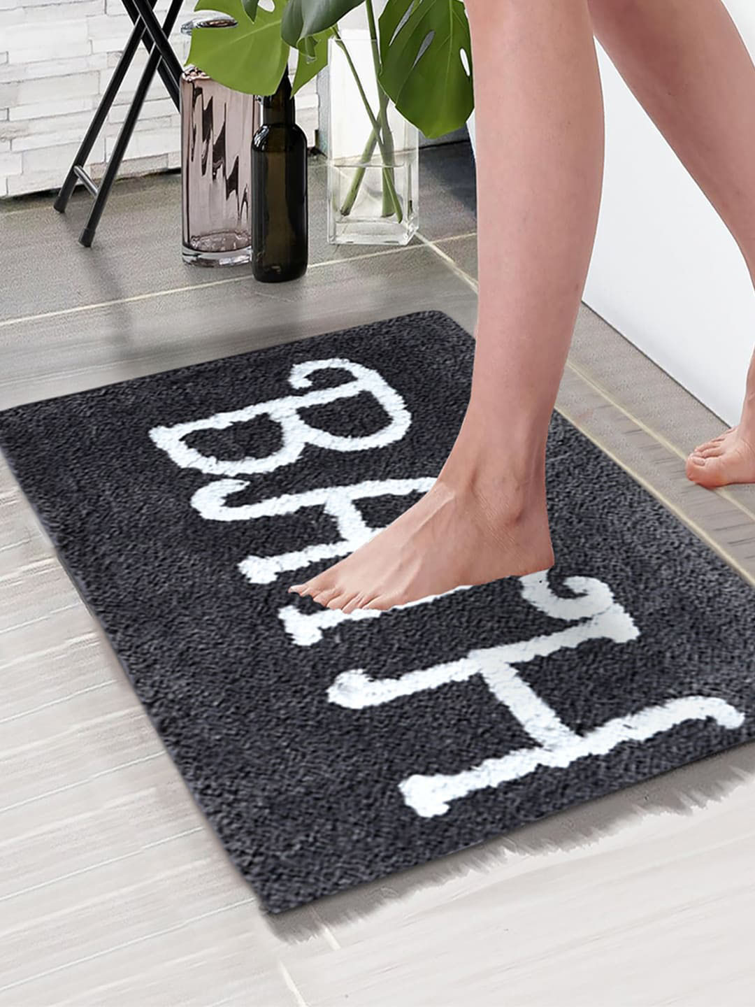 

Aura Black & White Bath Printed Anti-Skid Microfiber 1850 GSM Bath Mat, Grey