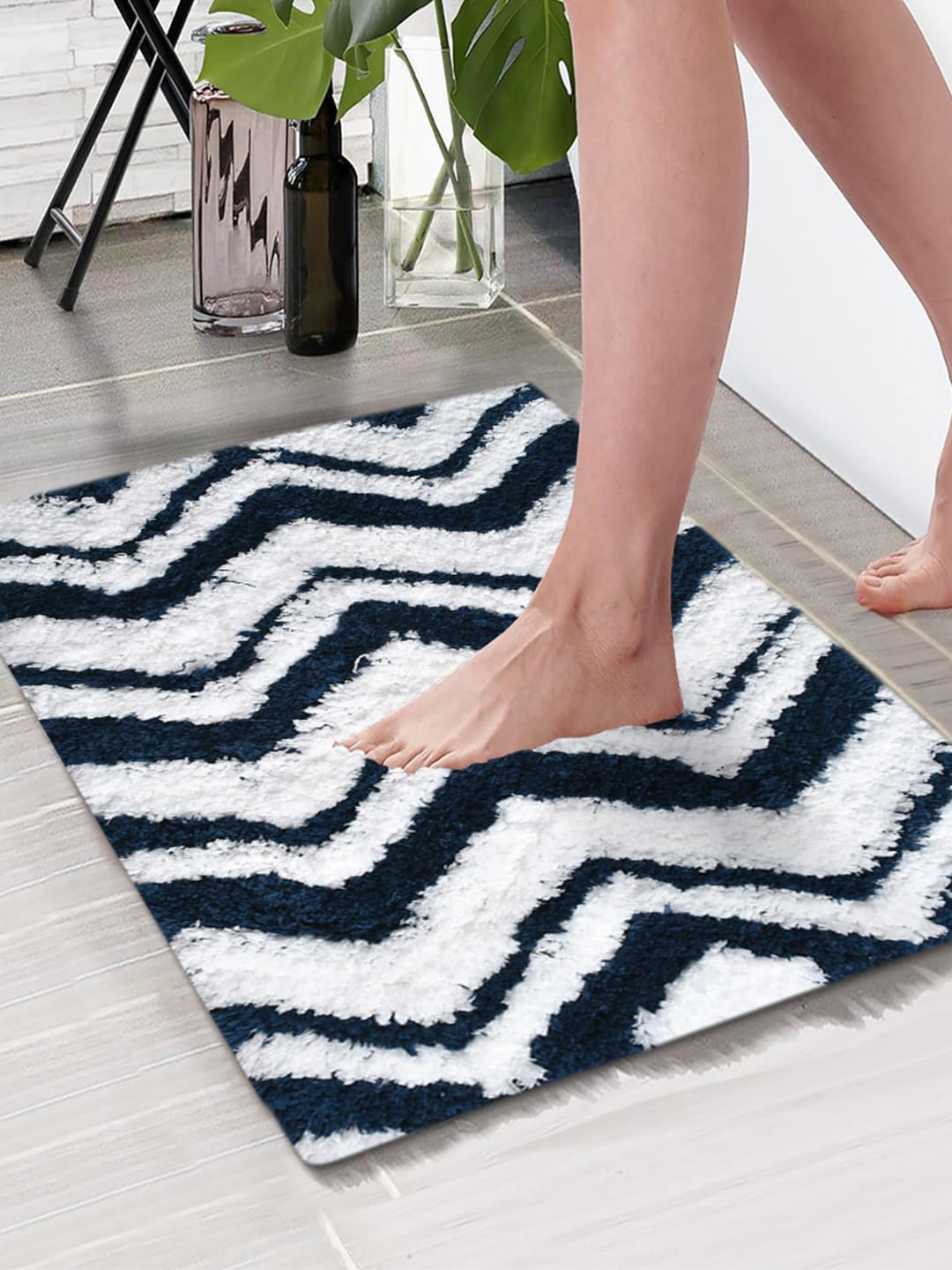 

Aura Navy Blue & White Printed Anti-Skid 1850 GSM Bath Rug