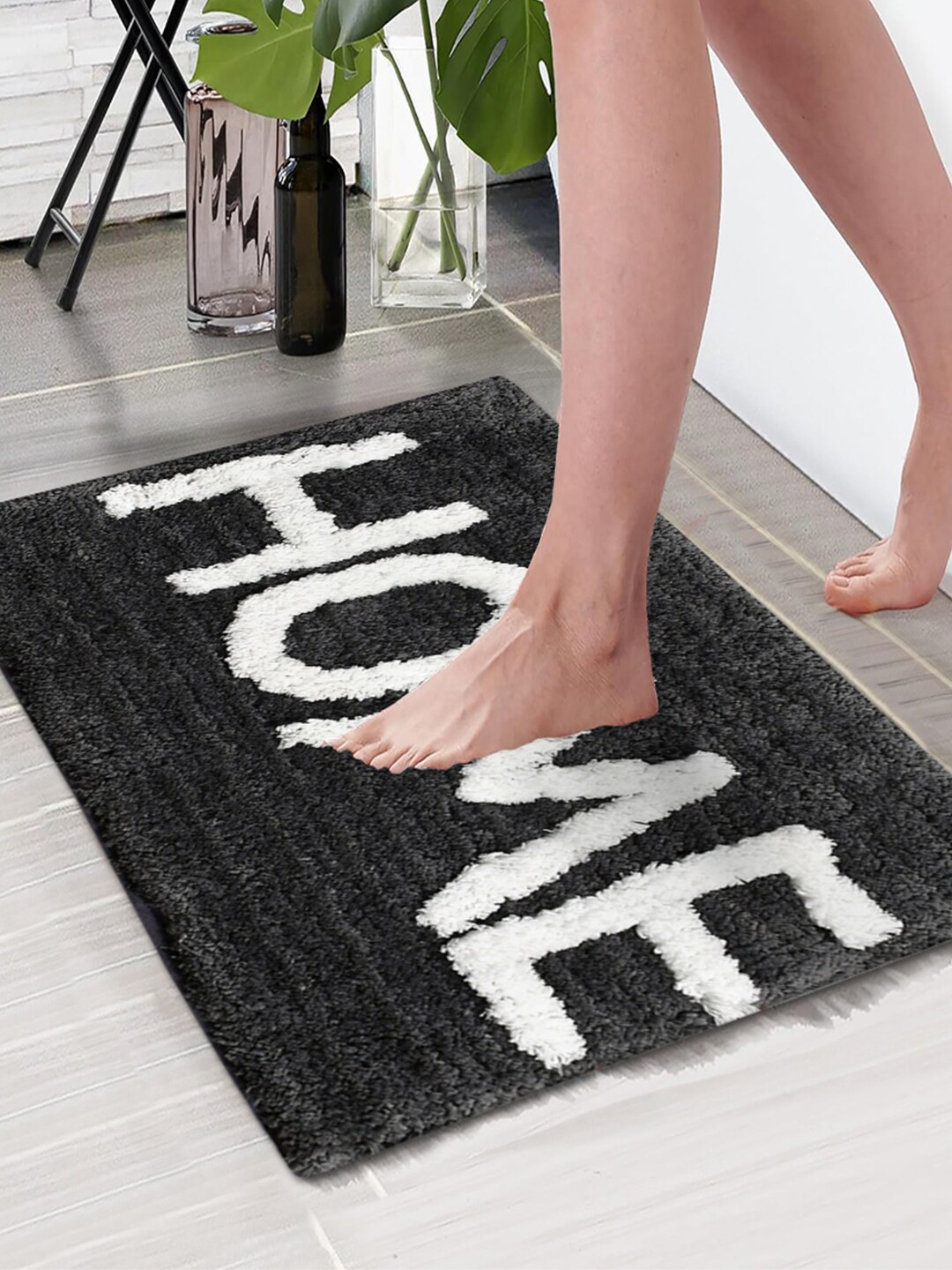 

Aura Grey & White Home Design 1850 GSM Anti-Skid Bath Rugs