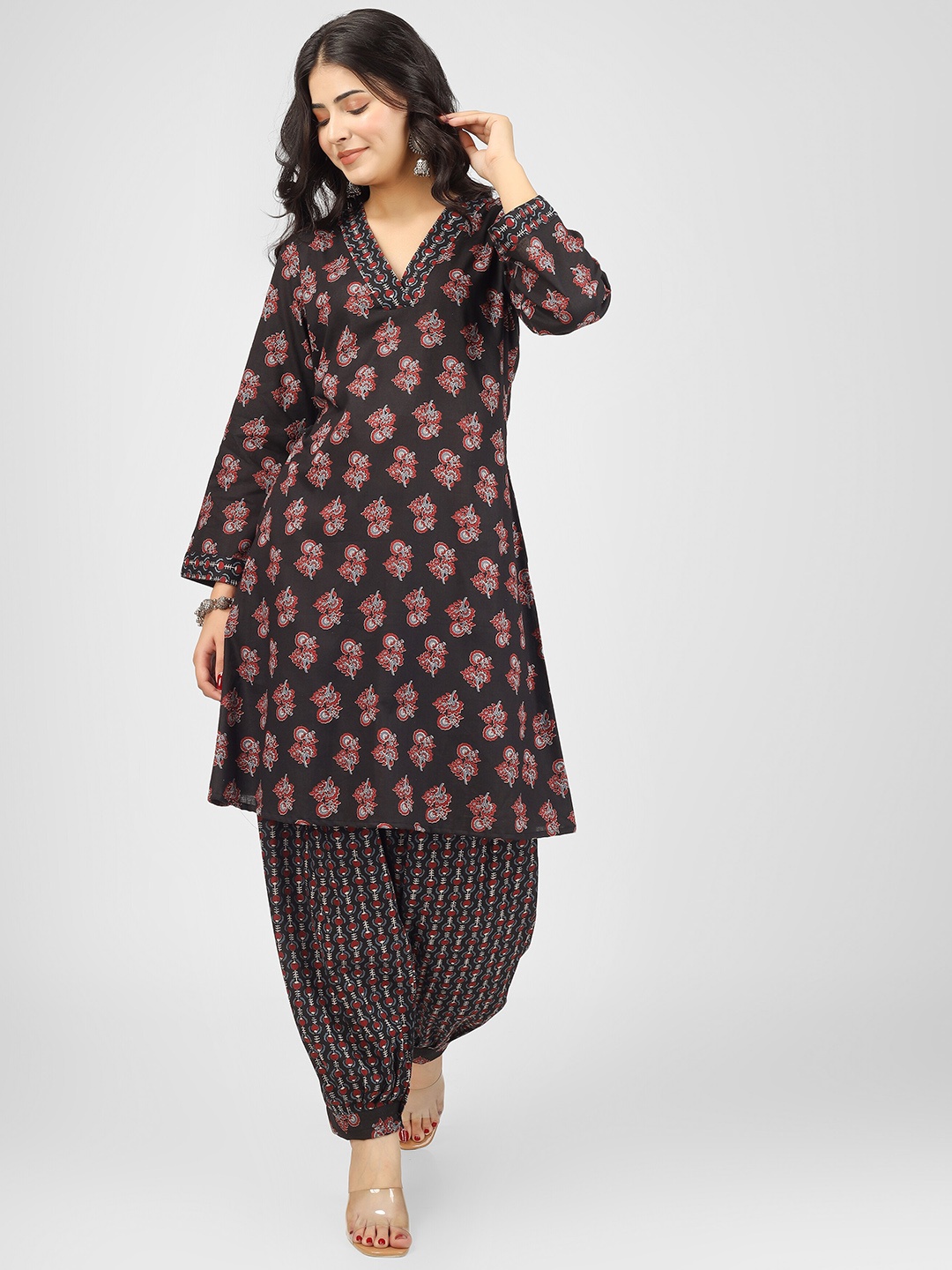 

HUE & HIDE V-Neck Ethnic Motifs Printed Regular Pure Cotton Kurta with Salwar, Black