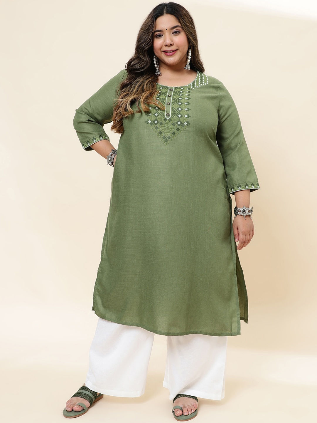 

Sringam Plus Size Geometric Embroidered Cotton Silk Straight Kurta, Green