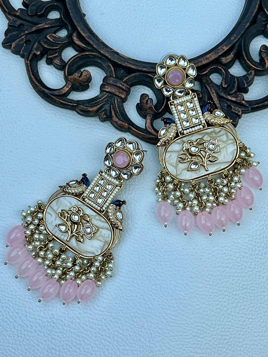 

Prettilicious Gold-Plated Kundan Studded Contemporary Chandbalis