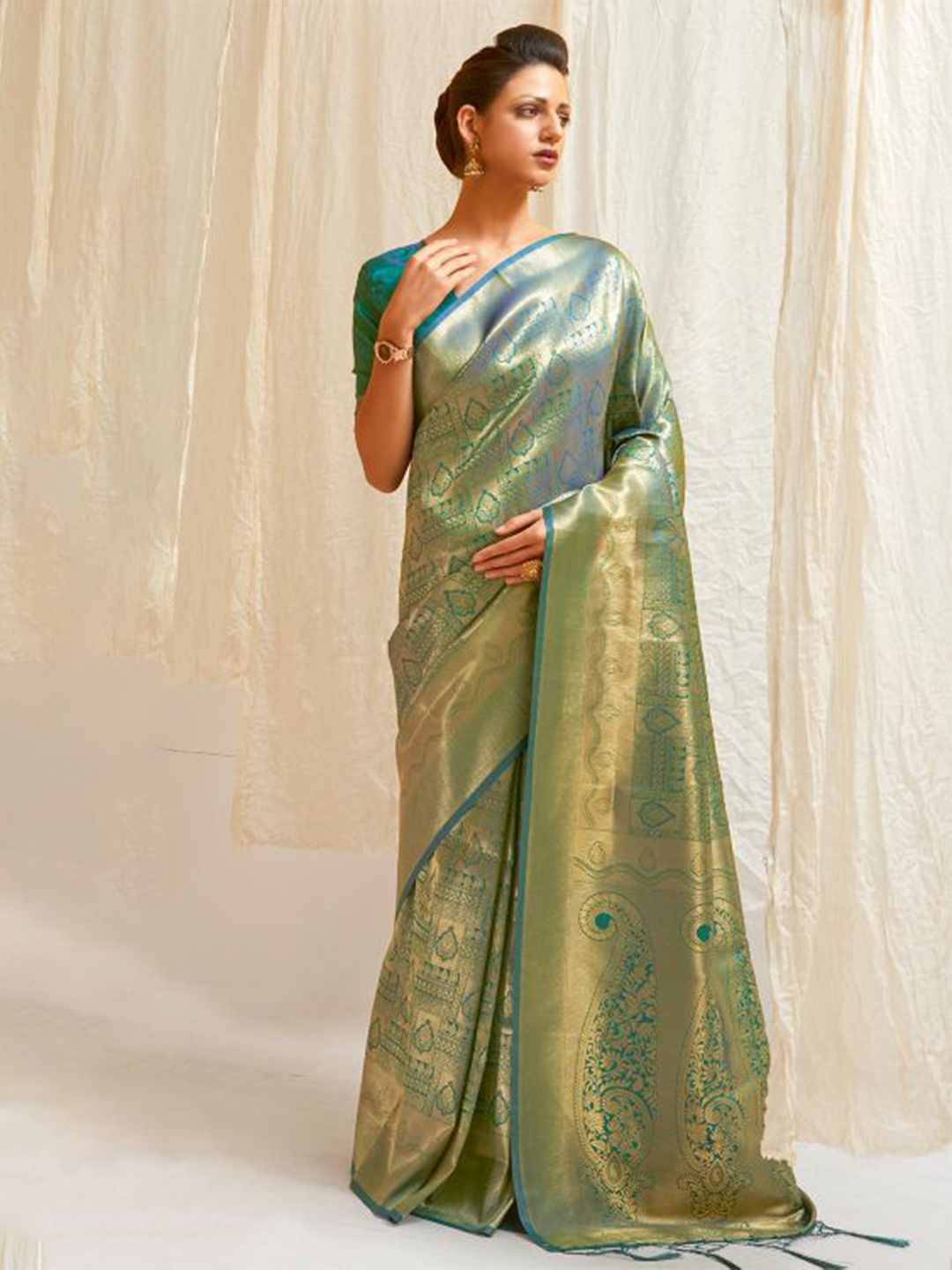 

DEVATITHI Ethnic Motifs Woven Design Kanjeevaram Saree, Green