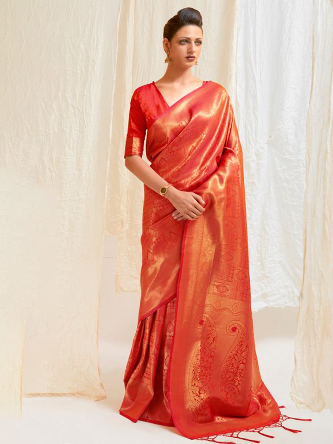 

DEVATITHI Ethnic Motifs Woven Design Kanjeevaram Saree, Red