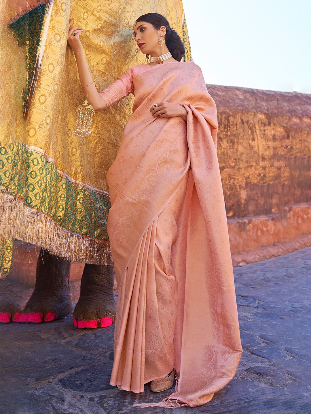 

DEVATITHI Ethnic Motifs Woven Design Kanjeevaram Saree, Pink