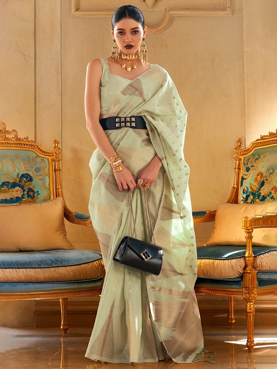 

DEVATITHI Floral Woven Design Zari Saree, Green