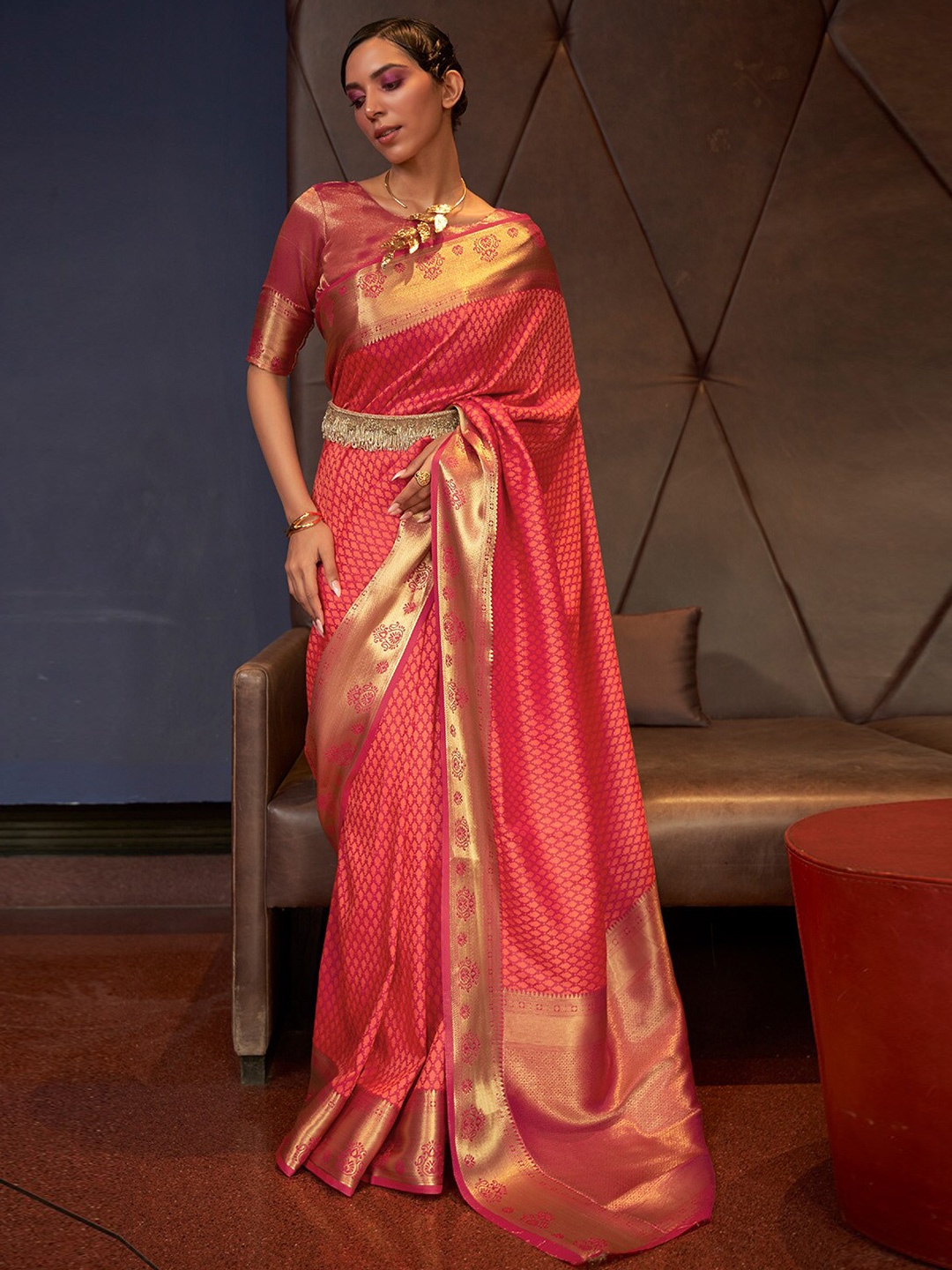 

DEVATITHI Woven Design Zari Silk Blend Kanjeevaram Saree, Red