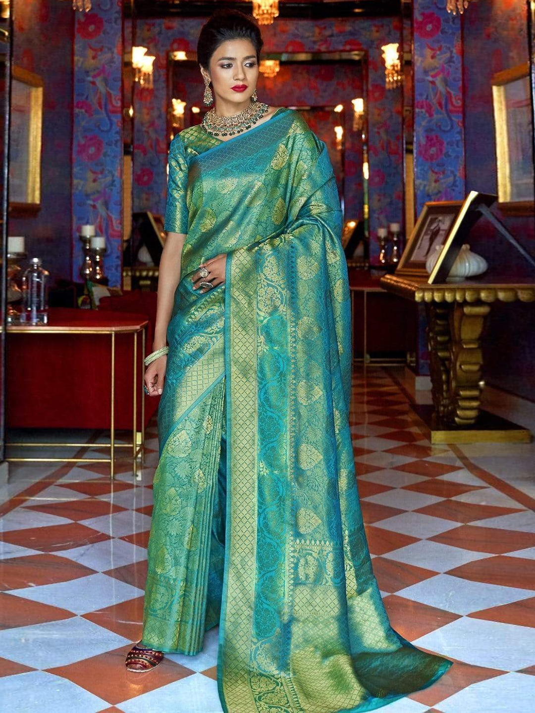 

DEVATITHI Floral Woven Design Zari Kanjeevaram Saree, Green