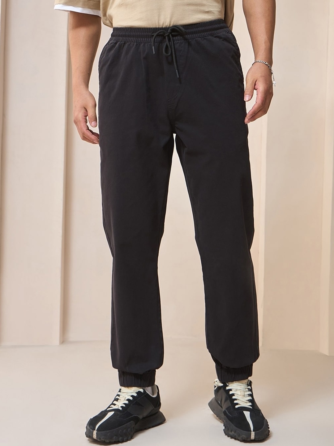 

Bewakoof Men Mid-Rise Jogger, Black